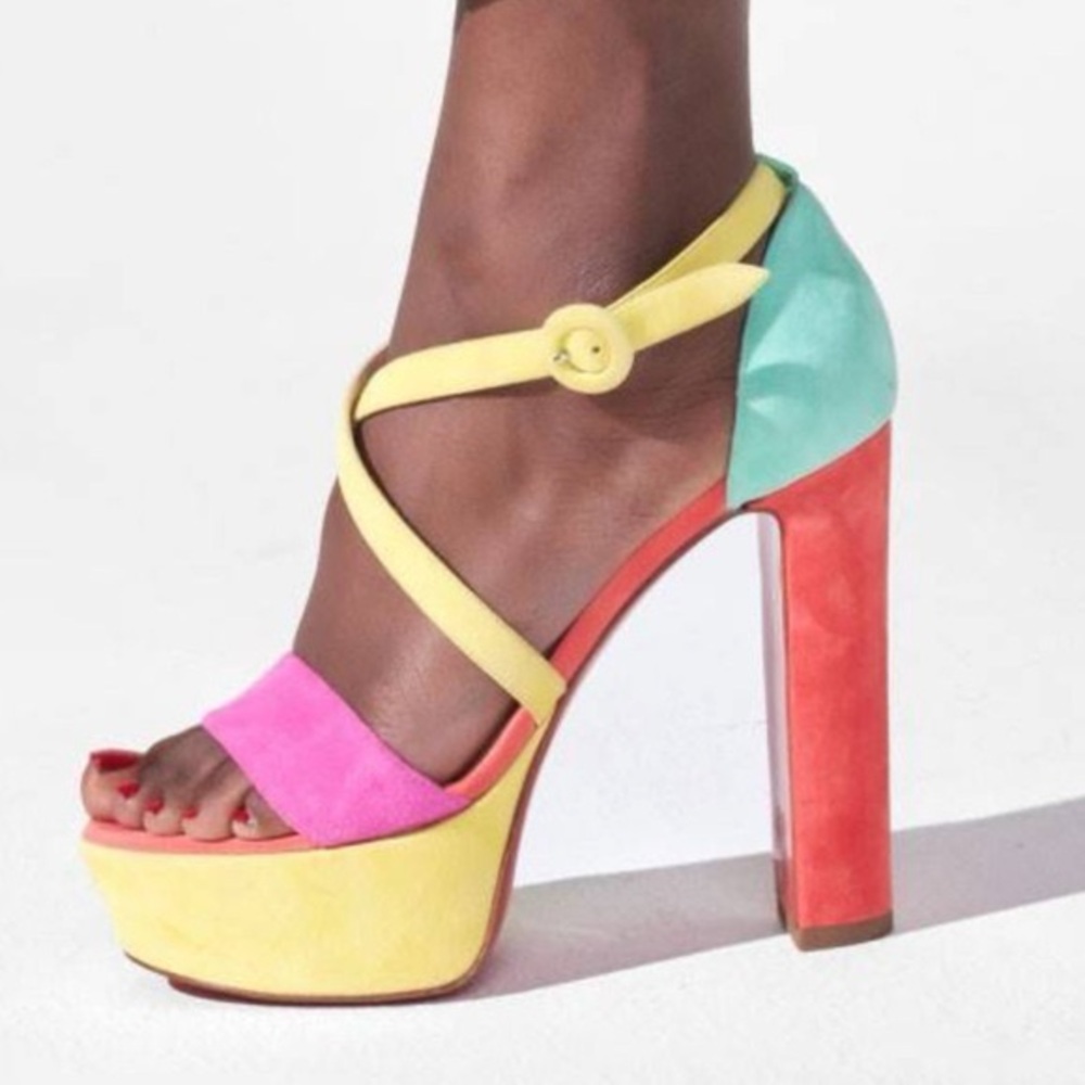 CHRISTIAN LOUBOUTIN
Veau Velours Loubi Bee Alta 130
Sandals 35 Multicolor